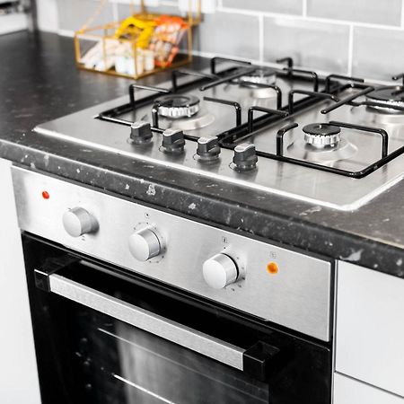Modern Apartment - Cradley Heath - Top Rated - Netflix - Wifi - 1Mh Smethwick Bagian luar foto